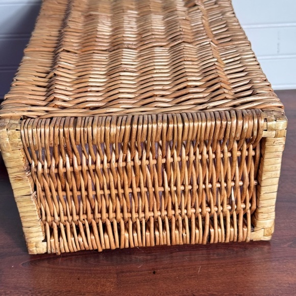 Lilly Pulitzer Cheek to Cheek Rattan Wine/Glass/Snack Basket Floral& Pink Lined - Picture 8 of 10